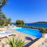 Kuća za odmor sa bazenom 30 m od plaže Okrug Gornji, Čiovo, Trogir